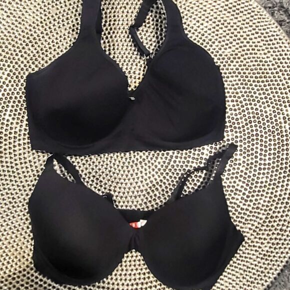 Lot of 2 42 D bras - Picture 1 of 5